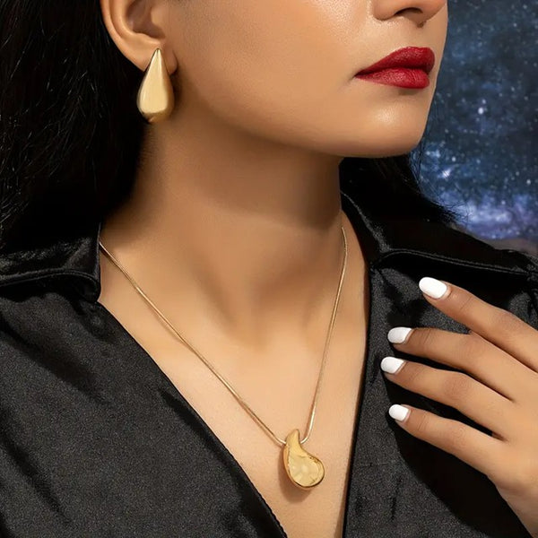Raindrop Recluse Necklace__Gold