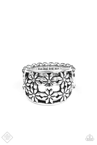Crazy About Daisies Ring__Silver