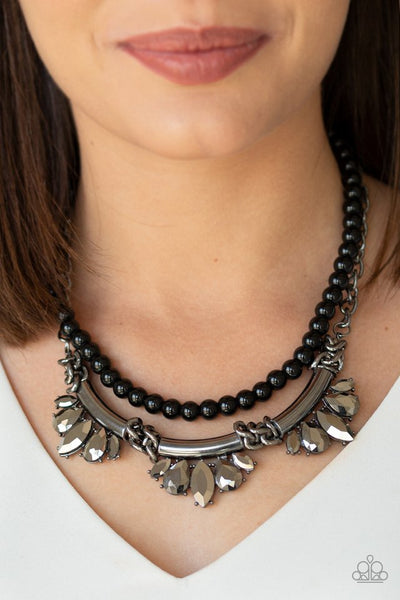 Bow Before The Queen Necklace__Black