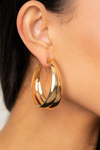 Colossal Curves Earrings__Gold