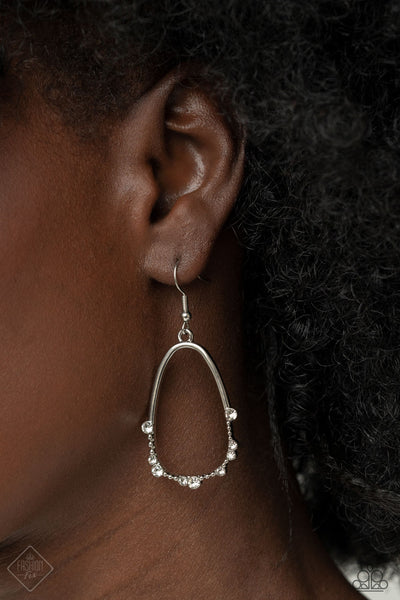 Ready or YACHT Earrings__ White