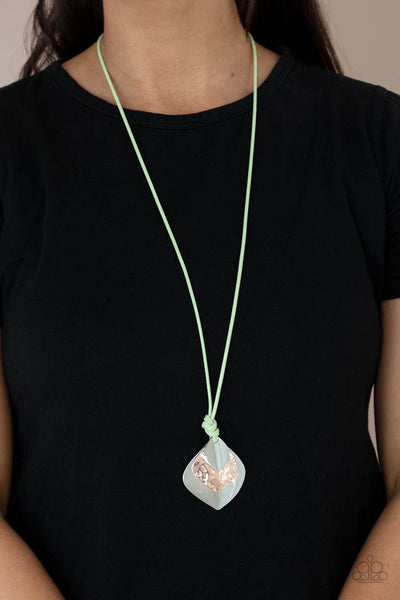 Face The ARTIFACTS Necklace__Green